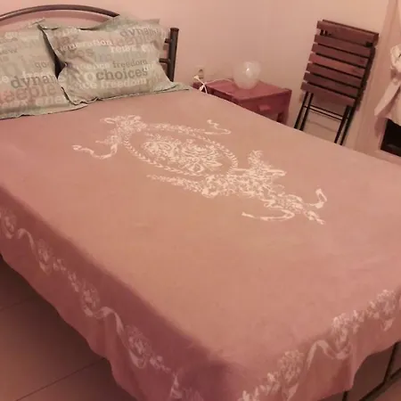 Chez Irene Sweet בית הארחה *